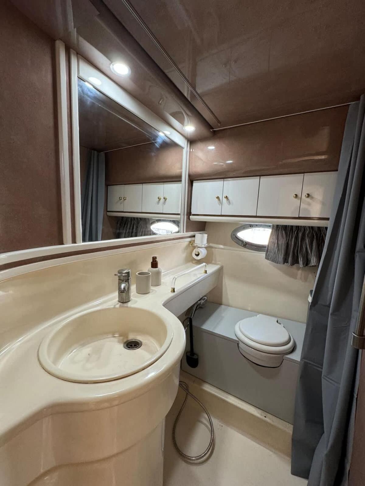 Yacht La Rochelle, 5 Pers, 2 Sdb * La Rochelle (Charente-Maritime)
