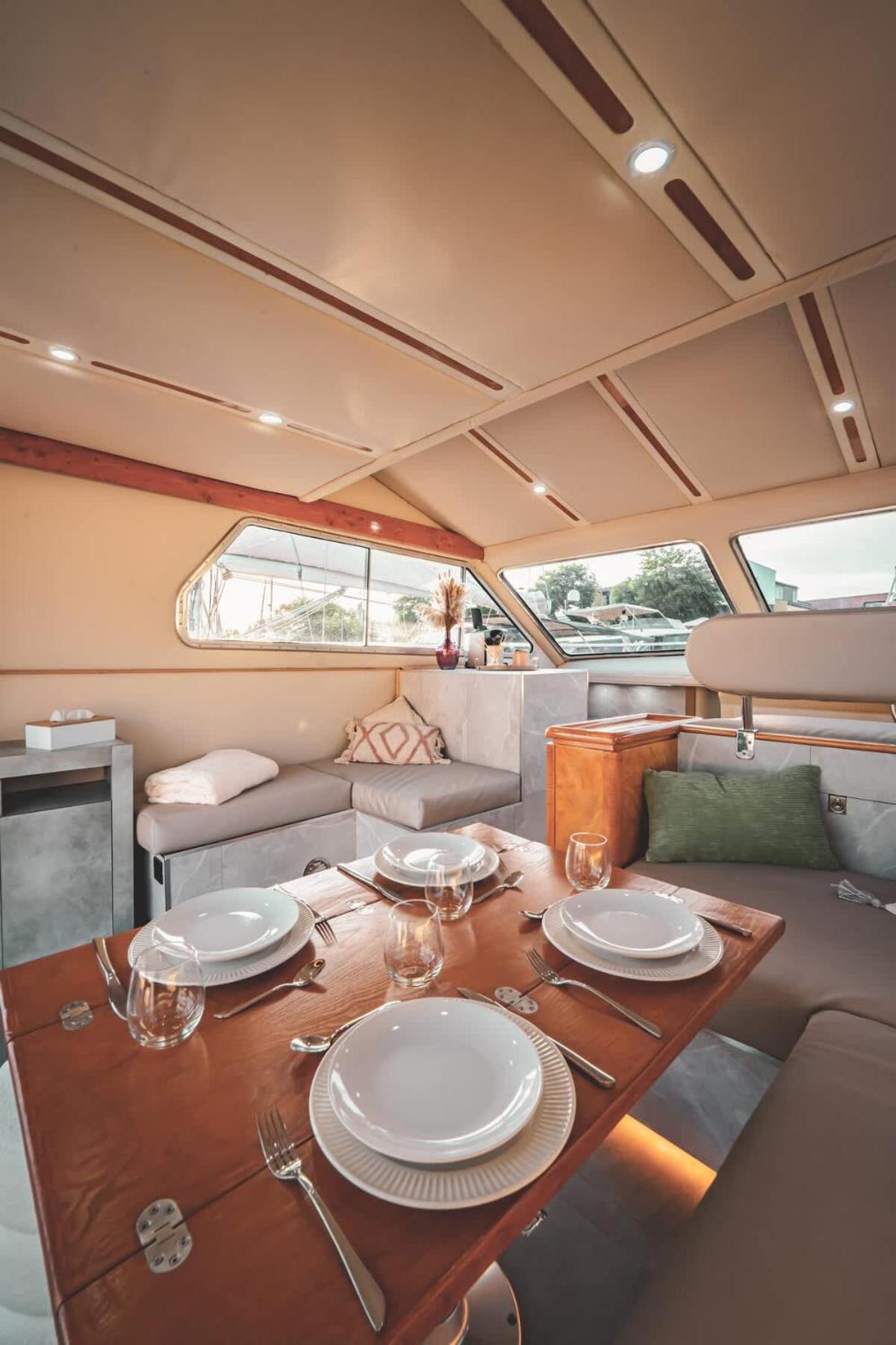 Yacht La Rochelle, 5 Pers, 2 Sdb Botel *